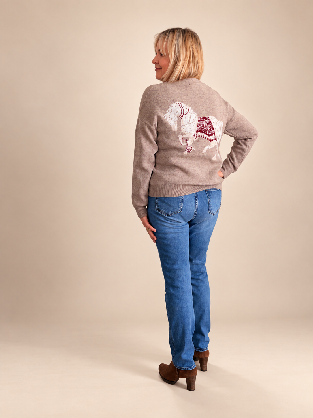 Strickjacke mit Pferdemotiv