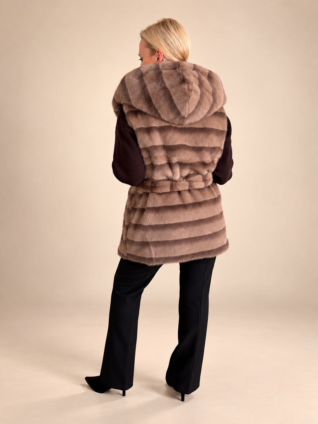 Kunstfell Gilet lang mit Kapuze und Gürtel