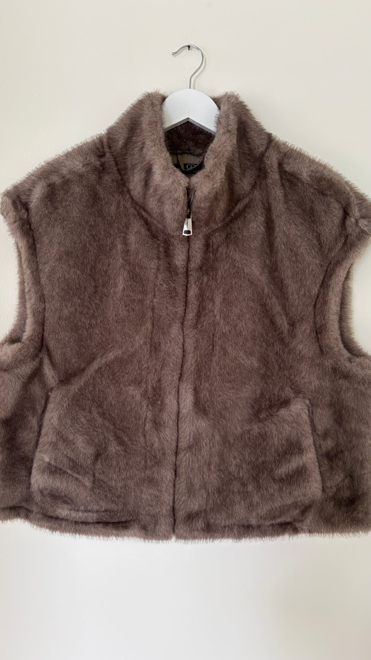 Kunstfell Gilet mit Brusttasche und Reisverschluss