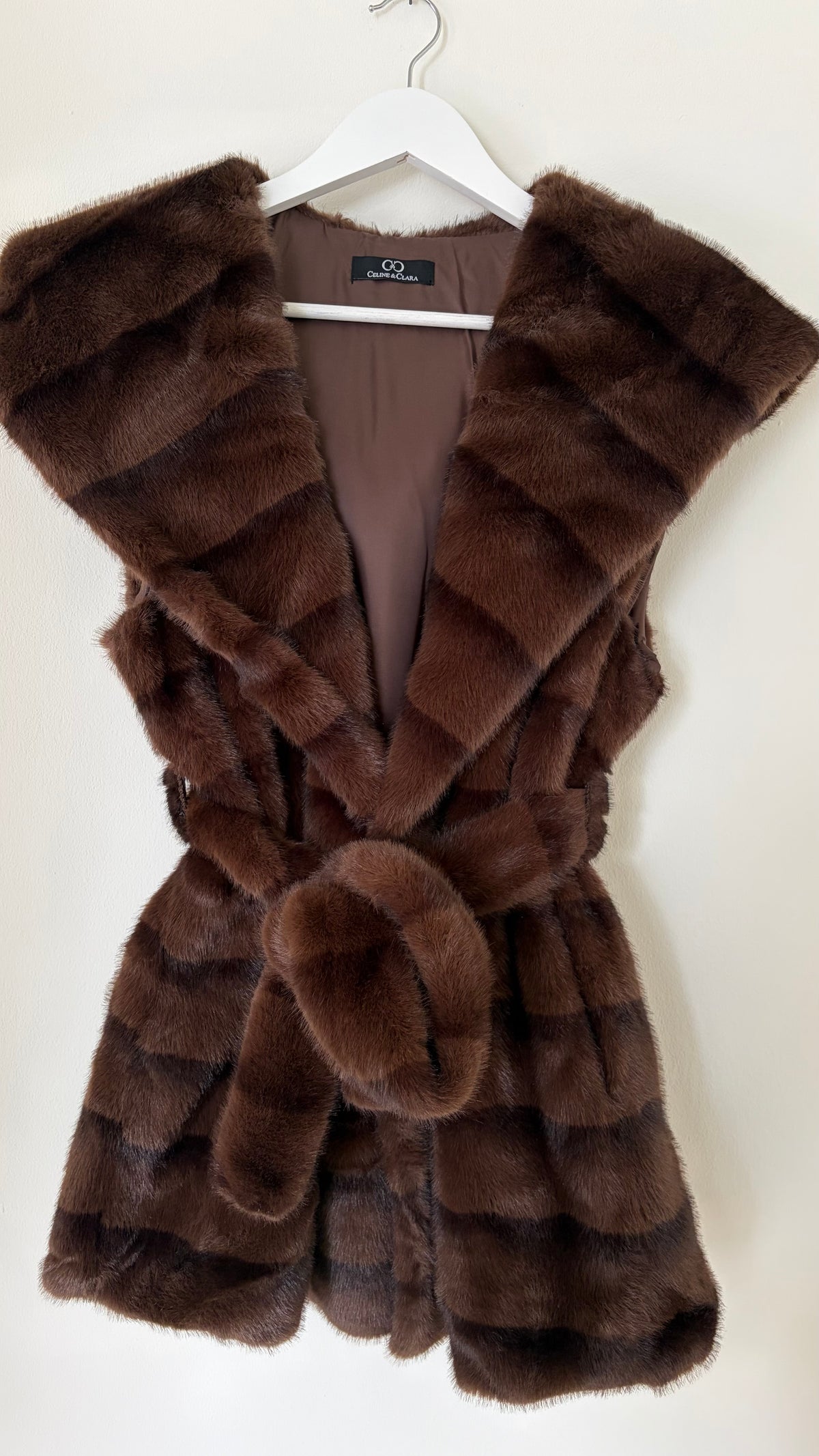 Kunstfell Gilet lang mit Kapuze und Gürtel