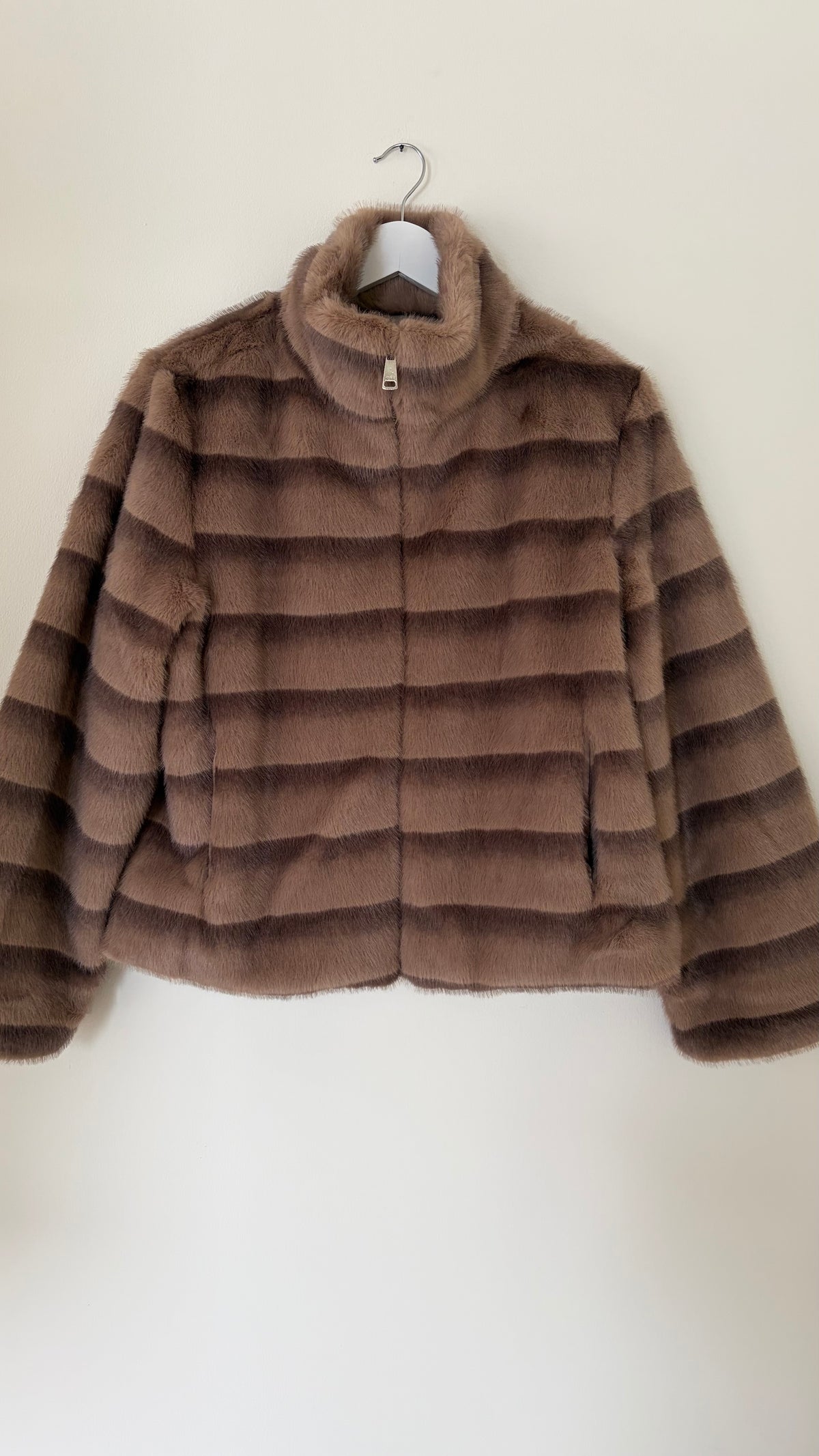 Kunstfelle Jacke gestreift mit Stehkragen