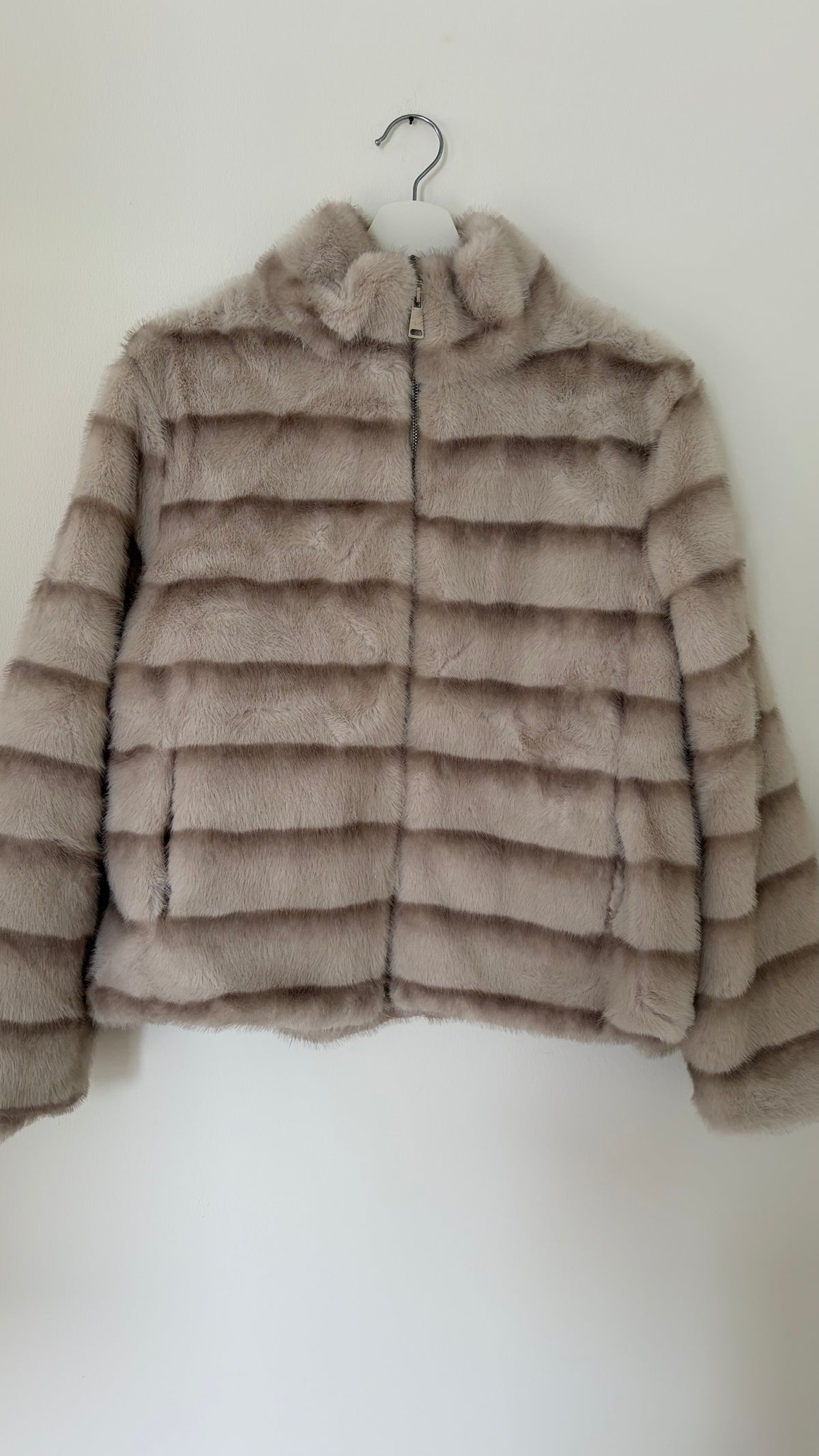 Kunstfelle Jacke gestreift mit Stehkragen