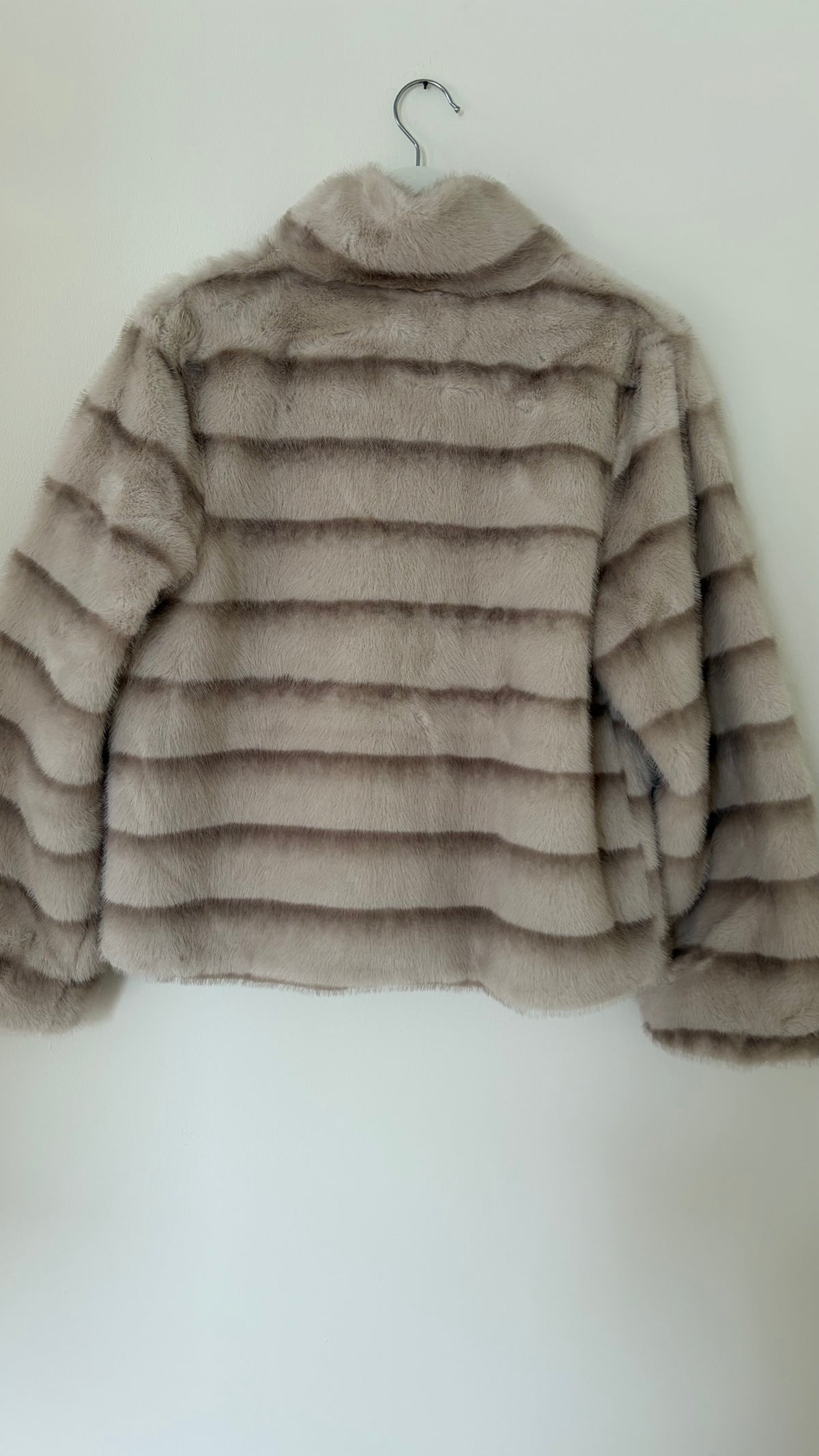 Kunstfelle Jacke gestreift mit Stehkragen