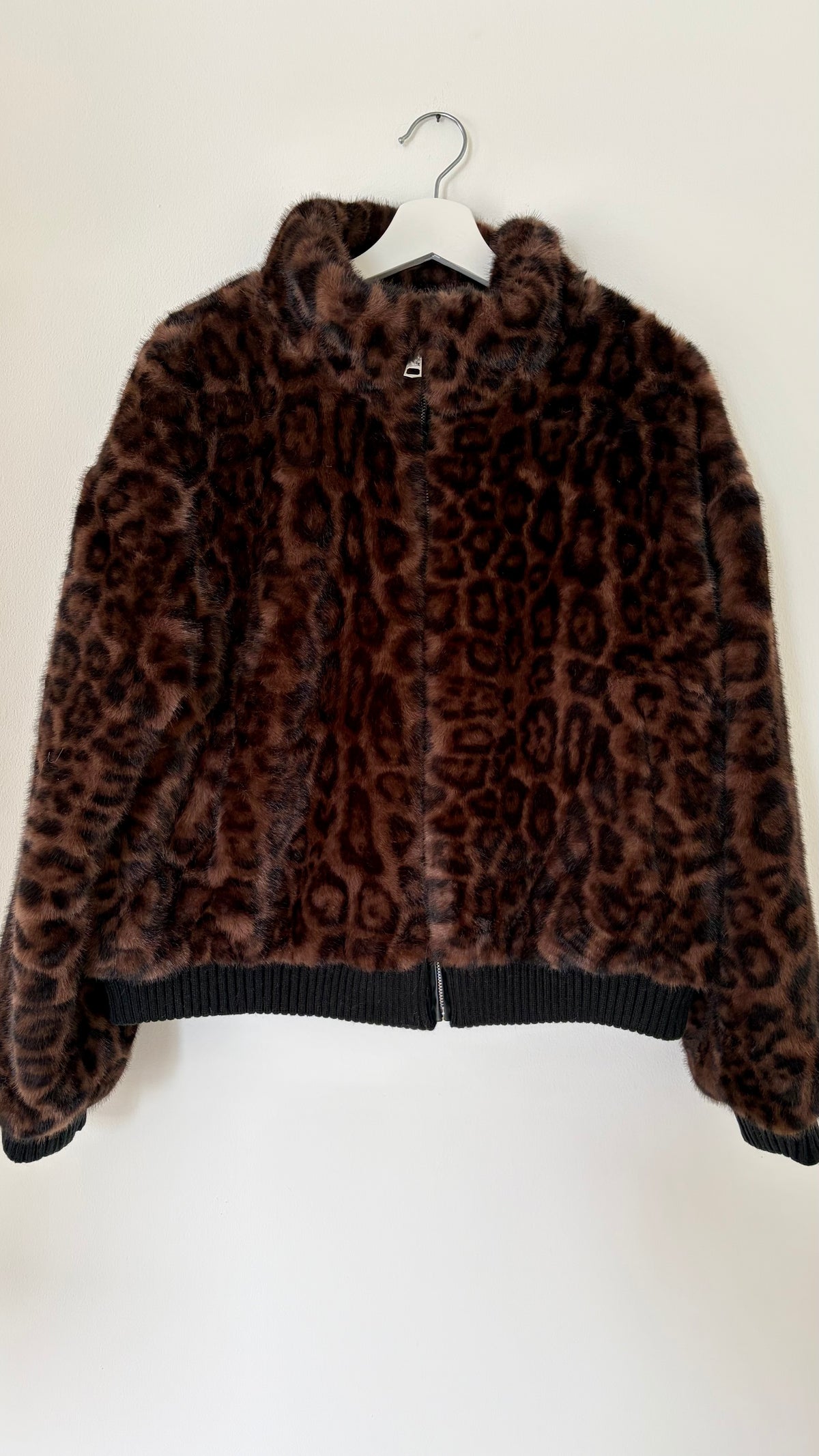 Kunstfell Jacke Leo mit Reisverschluss und gestrickten Bündchen