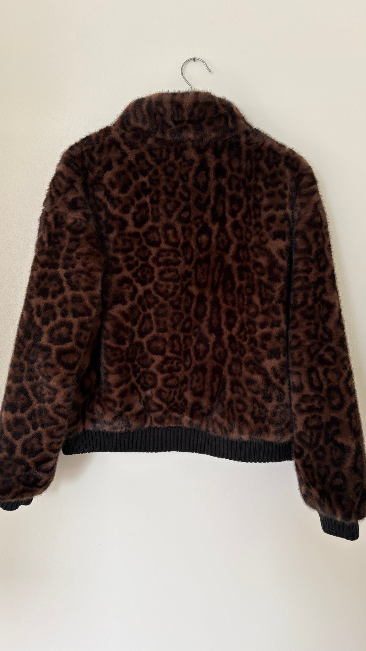 Kunstfell Jacke Leo mit Reisverschluss und gestrickten Bündchen