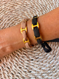 Vergoldeter Armreif mit Stoffband