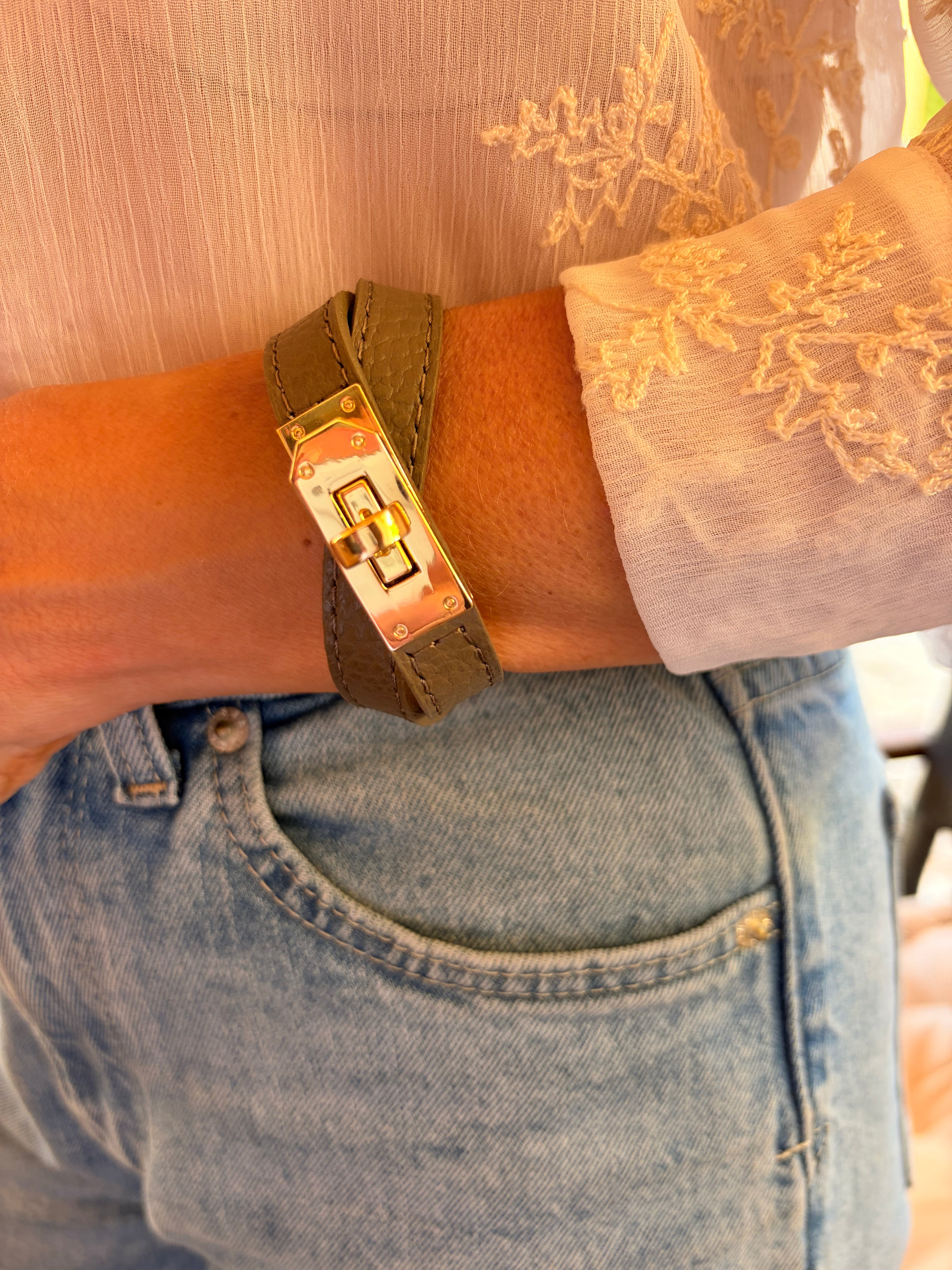 Echtlederarmband mit goldenem Verschluss