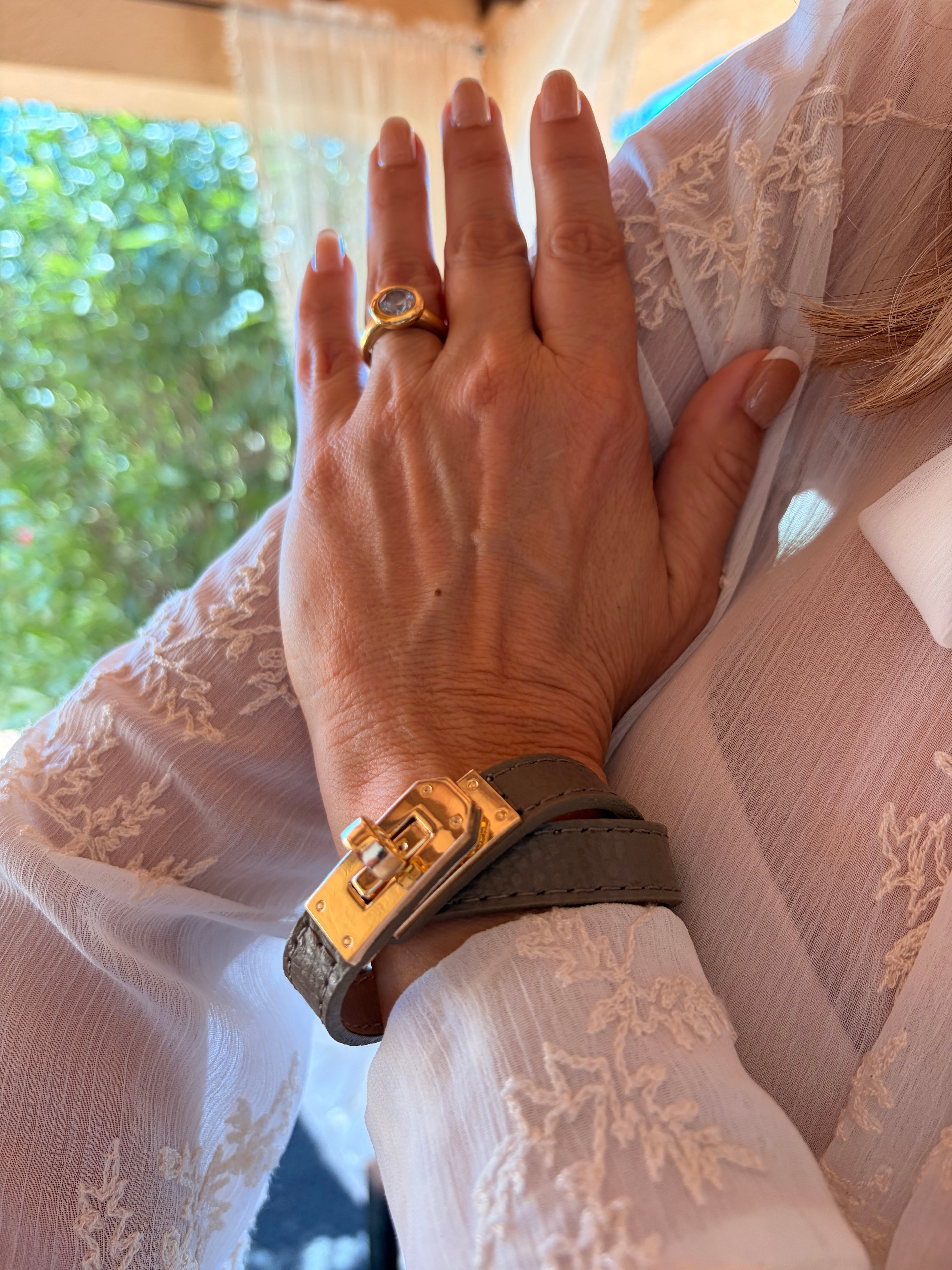 Echtlederarmband mit goldenem Verschluss