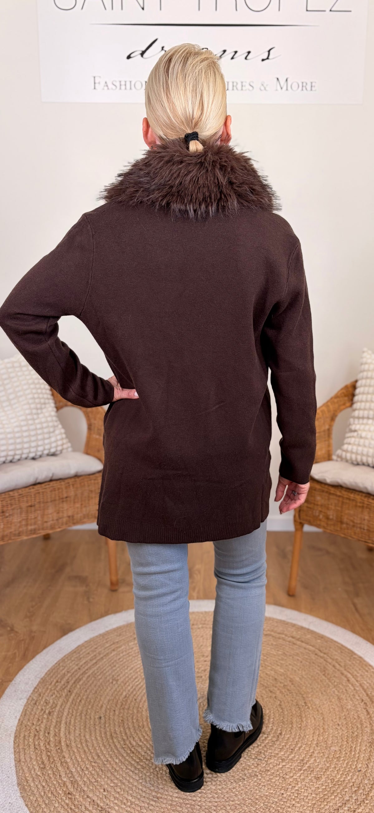 Strickmantel mit abnehmbaren Kunstfell