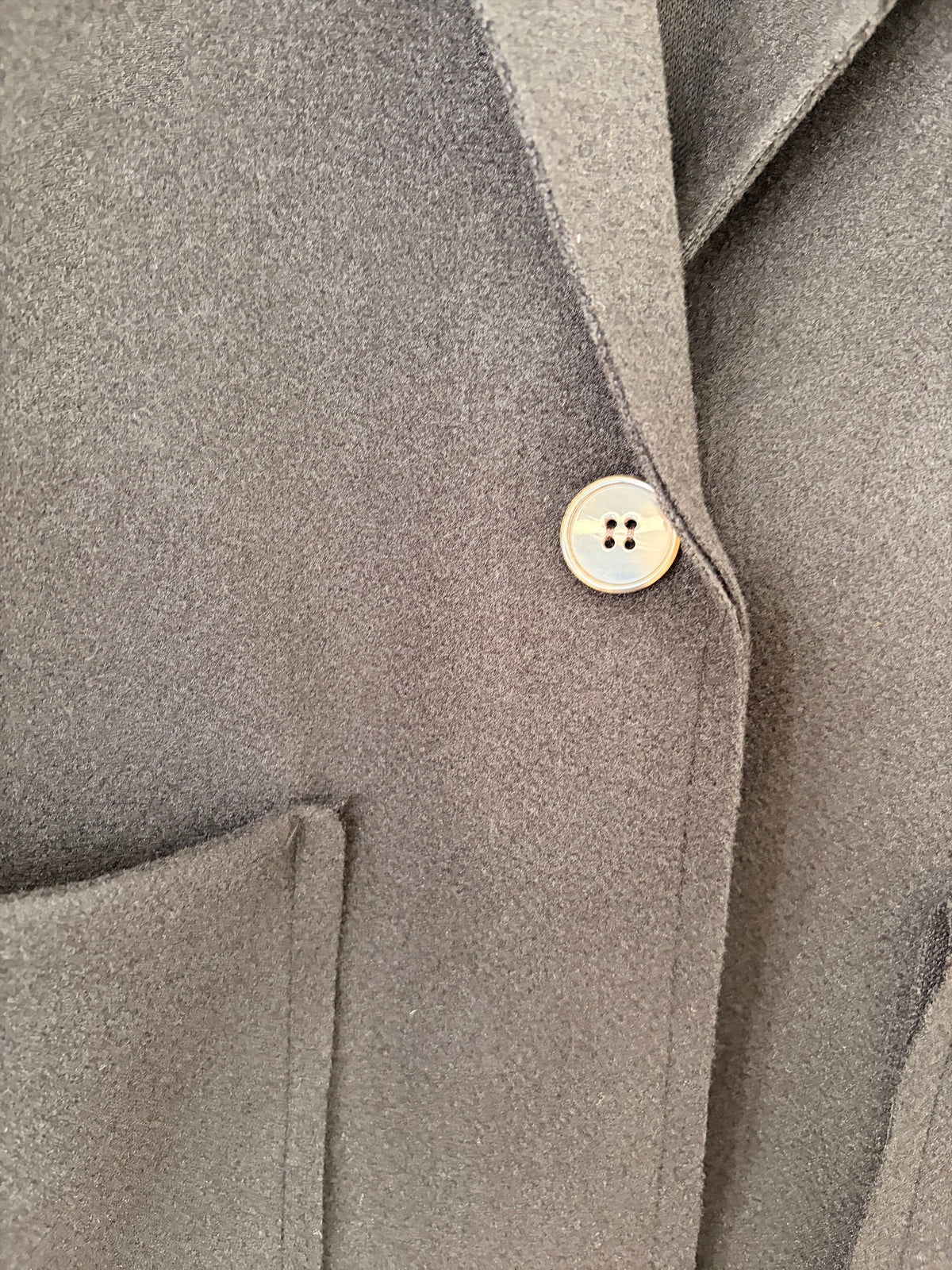 Mittellanger Mantel mit Kragen