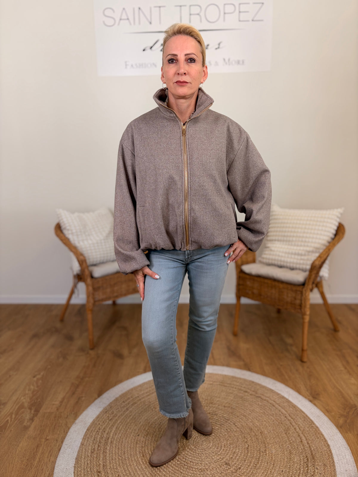 Jacke mit goldenem Reisverschluss
