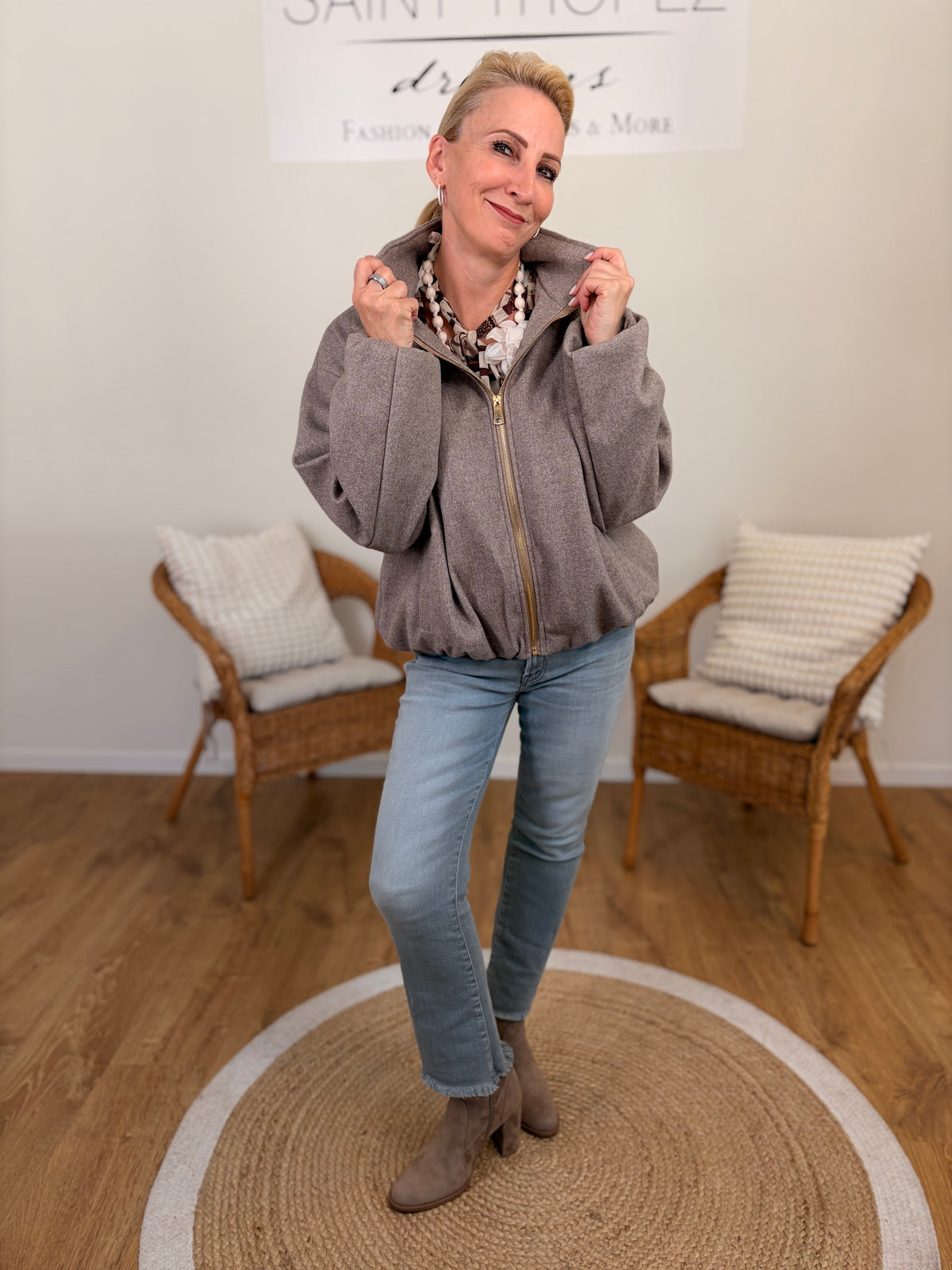 Jacke mit goldenem Reisverschluss