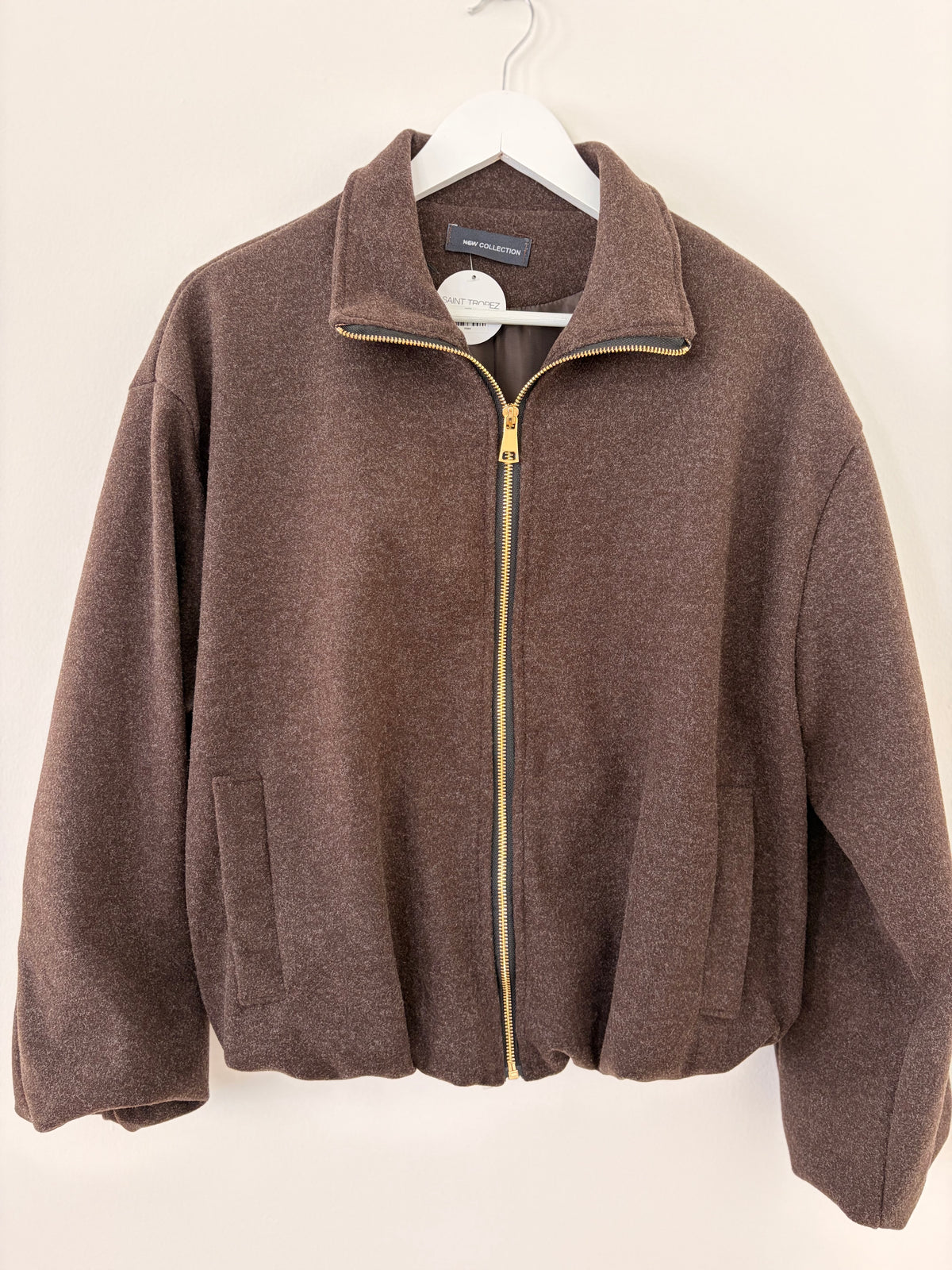 Jacke mit goldenem Reisverschluss