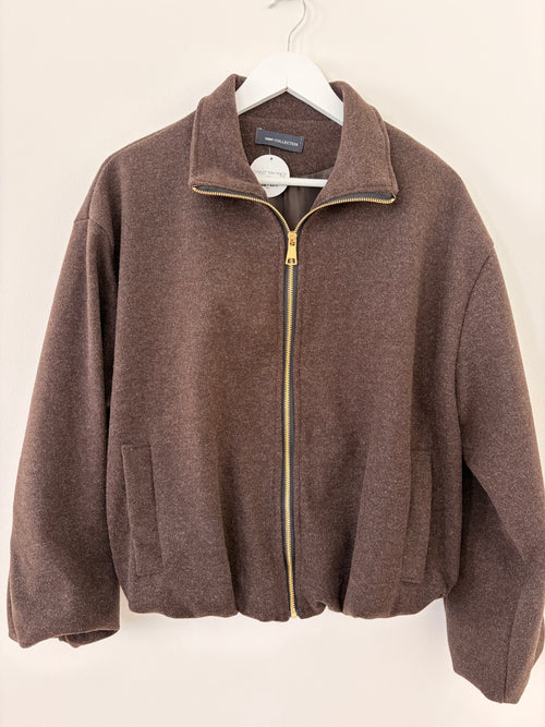 Jacke mit goldenem Reisverschluss