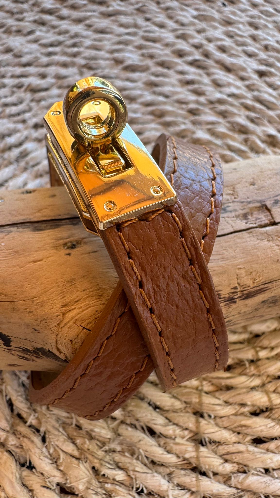 Echtlederarmband mit goldenem Verschluss